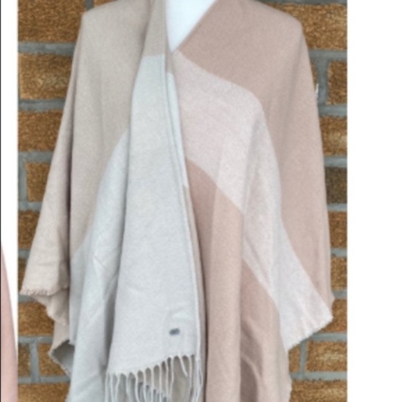 NWT SOIA & KYO Scarfigan or wrap shawl Gorgeous neutral block colors - Picture 3 of 10